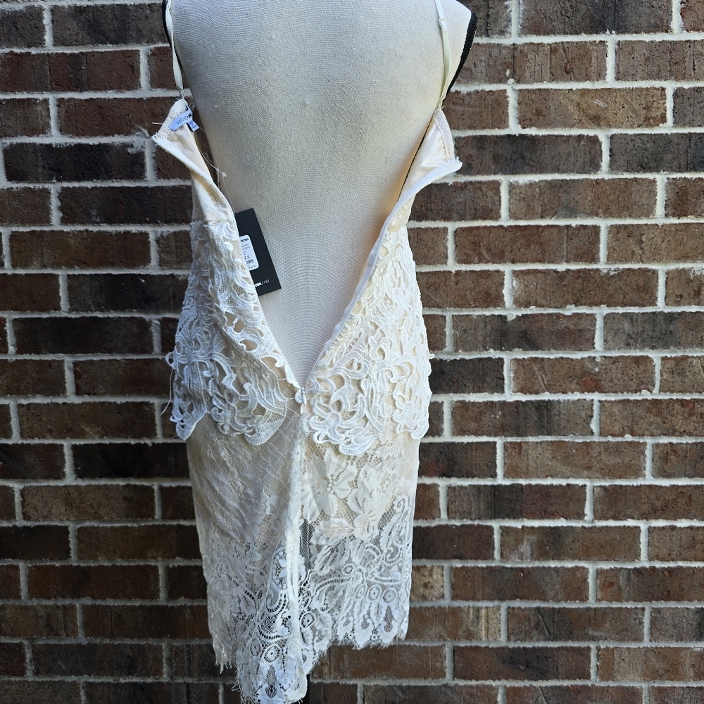 Fashion Nova White Crochet Lace Bodycon Mini Dress NWT Women’s Size S - Picture 5 of 9